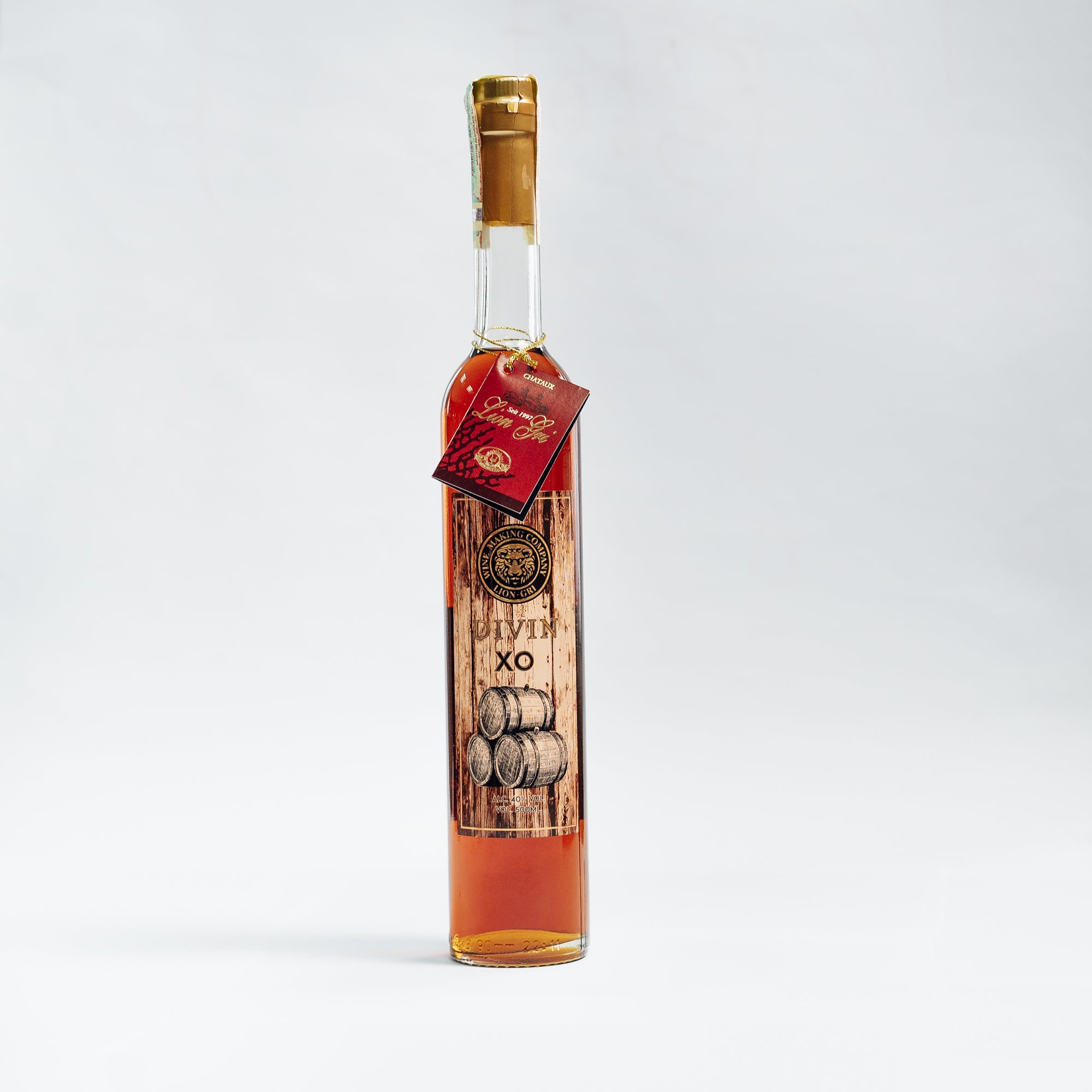 Sticlă Divin XO Lion-gri 10 ani, capac aurie, etichetă maro, 500 ml.