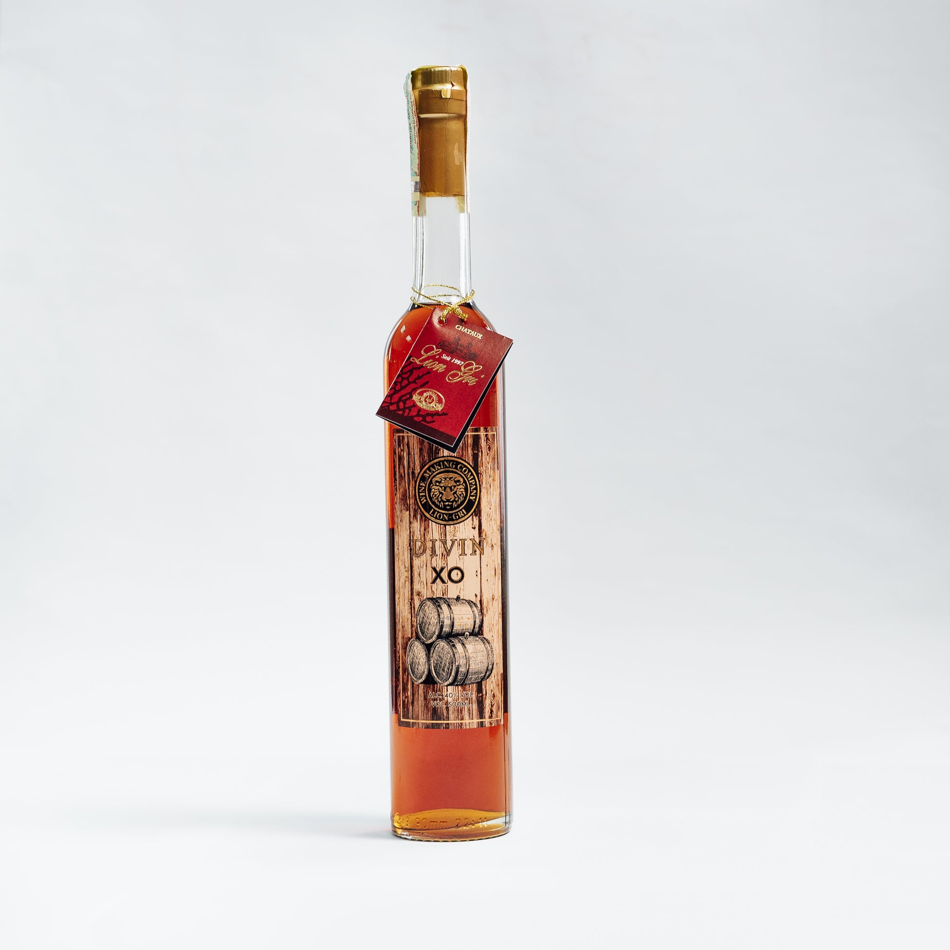 Sticlă Divin XO Lion-gri 10 ani, capac aurie, etichetă maro, 500 ml.