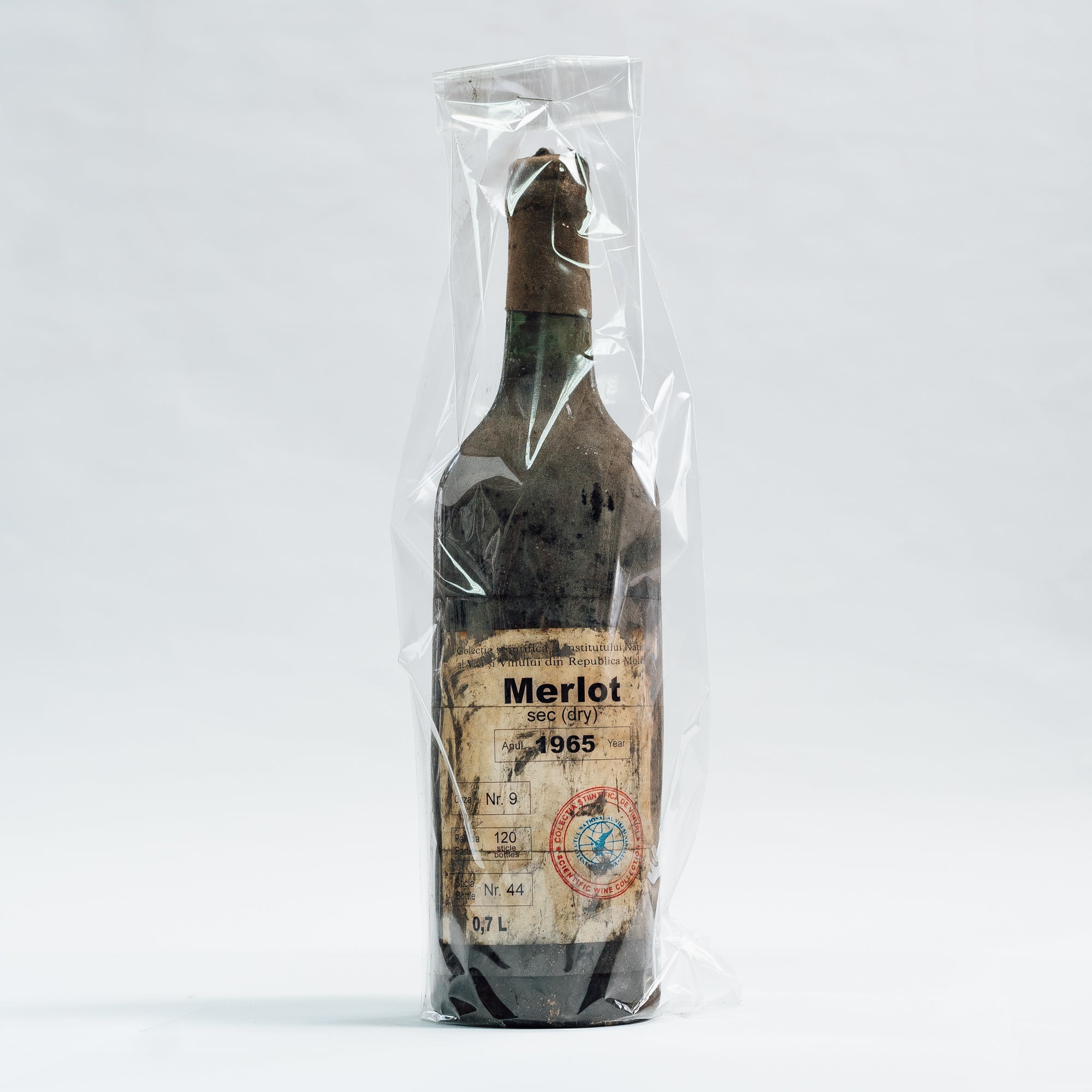 Sticlă Merlot Vin de Colecție Sec 1965 Lion-gri, etichetă vintage, 700ml.