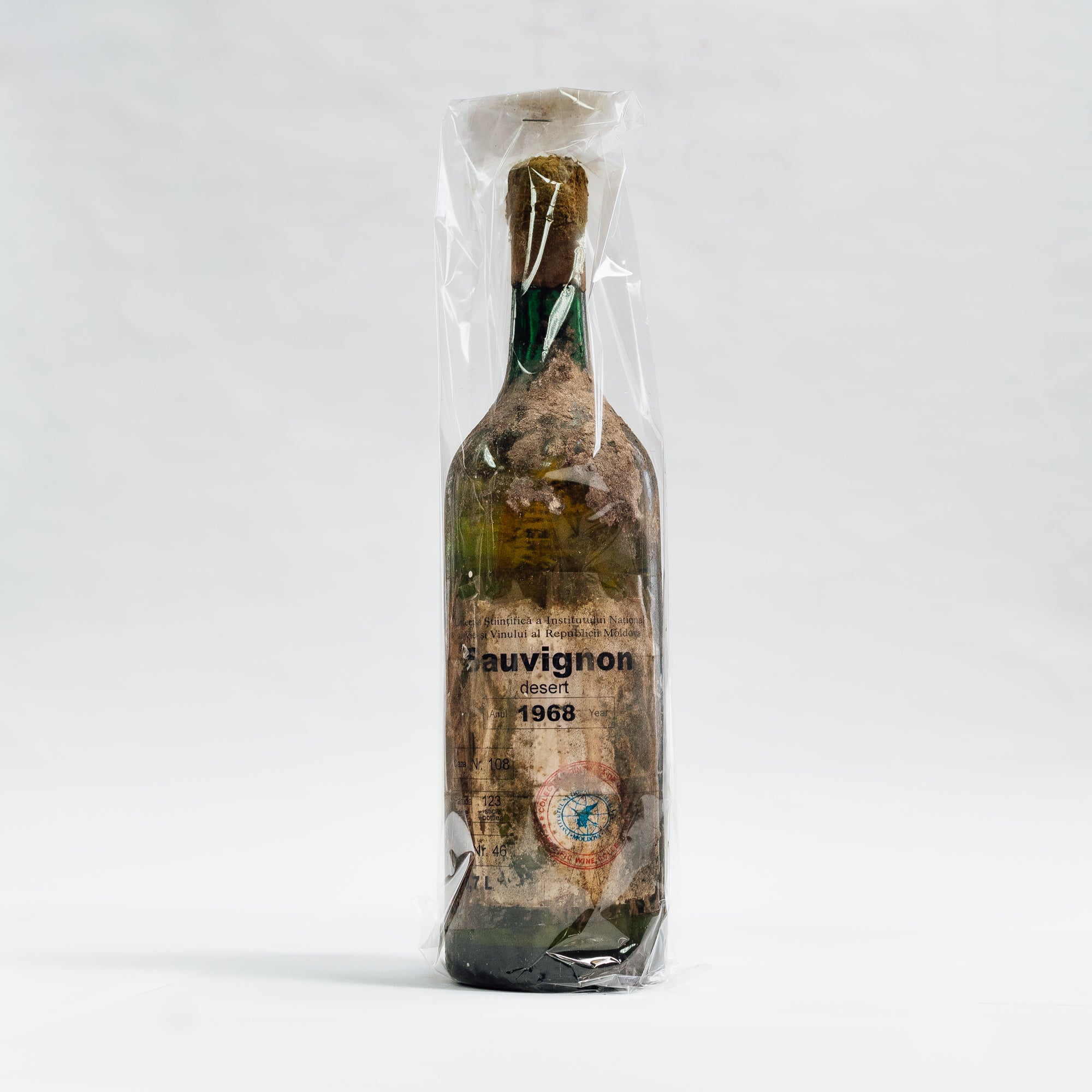 Sticlă vin de colecție Sauvignon 1968 Lion-gri, etichetă vintage, dop de plută.