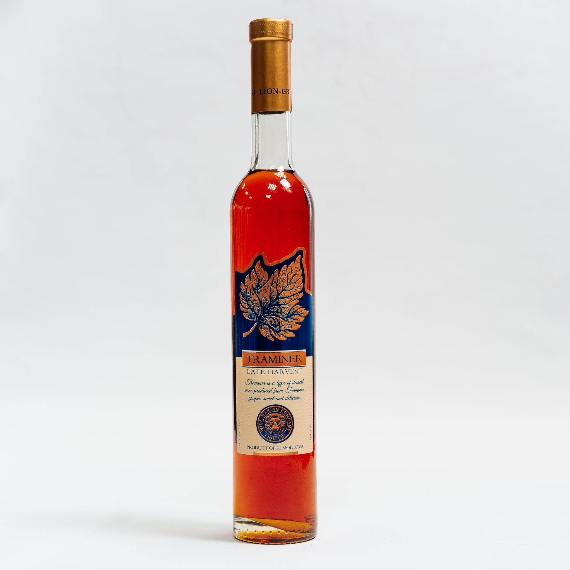 Sticlă Traminer Late Harvest Lion-gri 350 ml cu etichetă elegantă, design auriu și dop auriu.