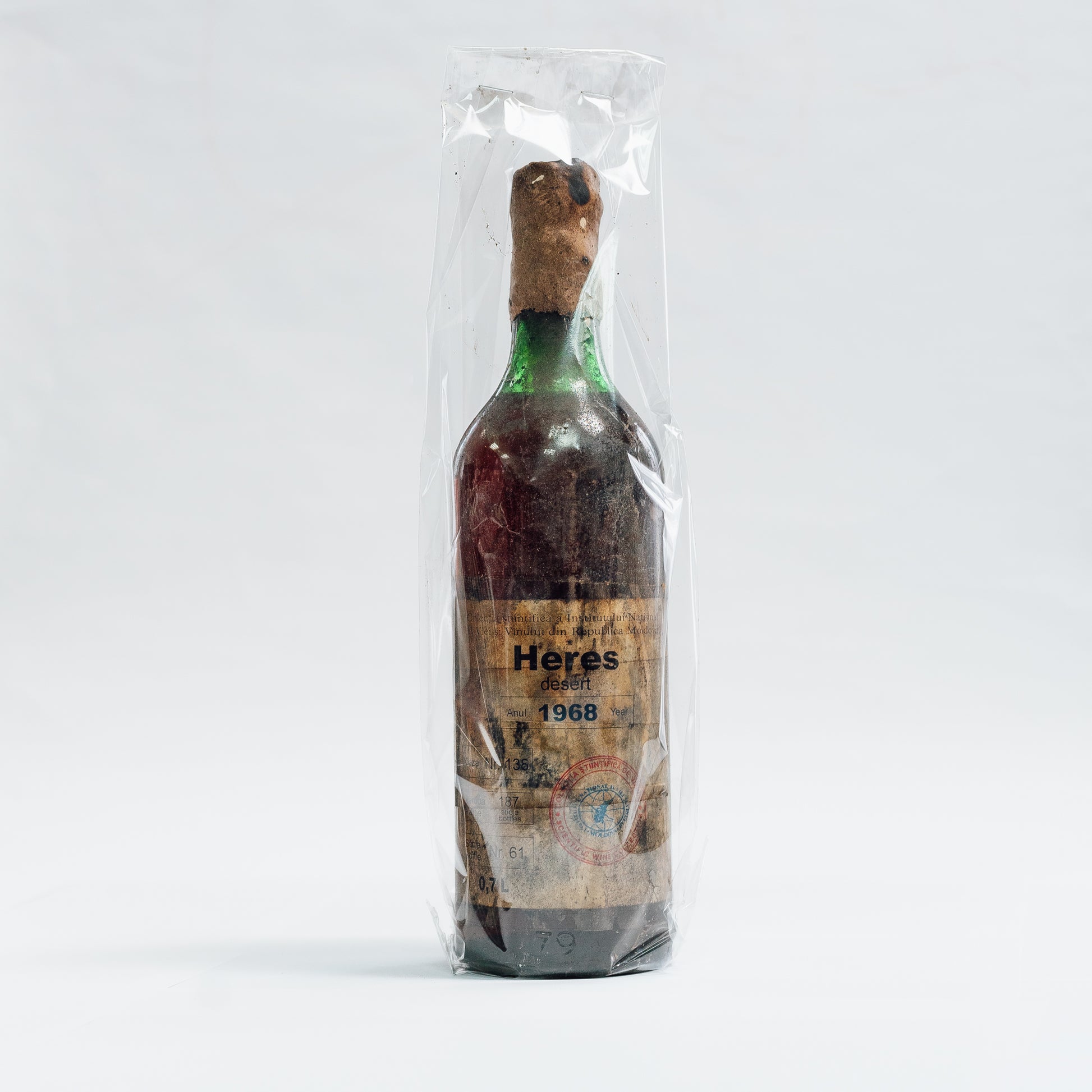 Sticlă vin de colecție Heres Desert 1968, Lion-gri, 700ml, etichetă veche, dop de plută.
