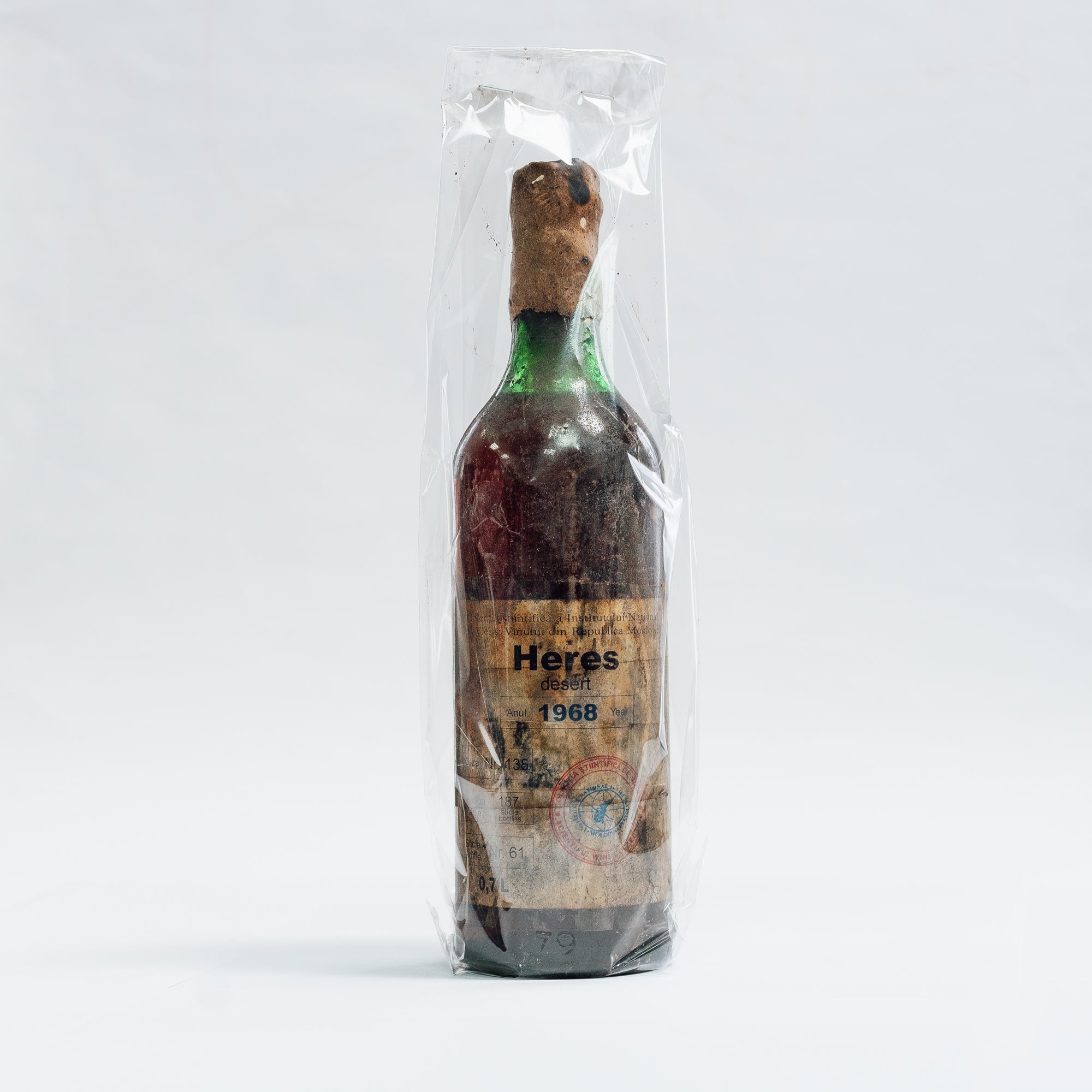 Sticlă vin de colecție Heres Desert 1968, Lion-gri, 700ml, etichetă veche, dop de plută.